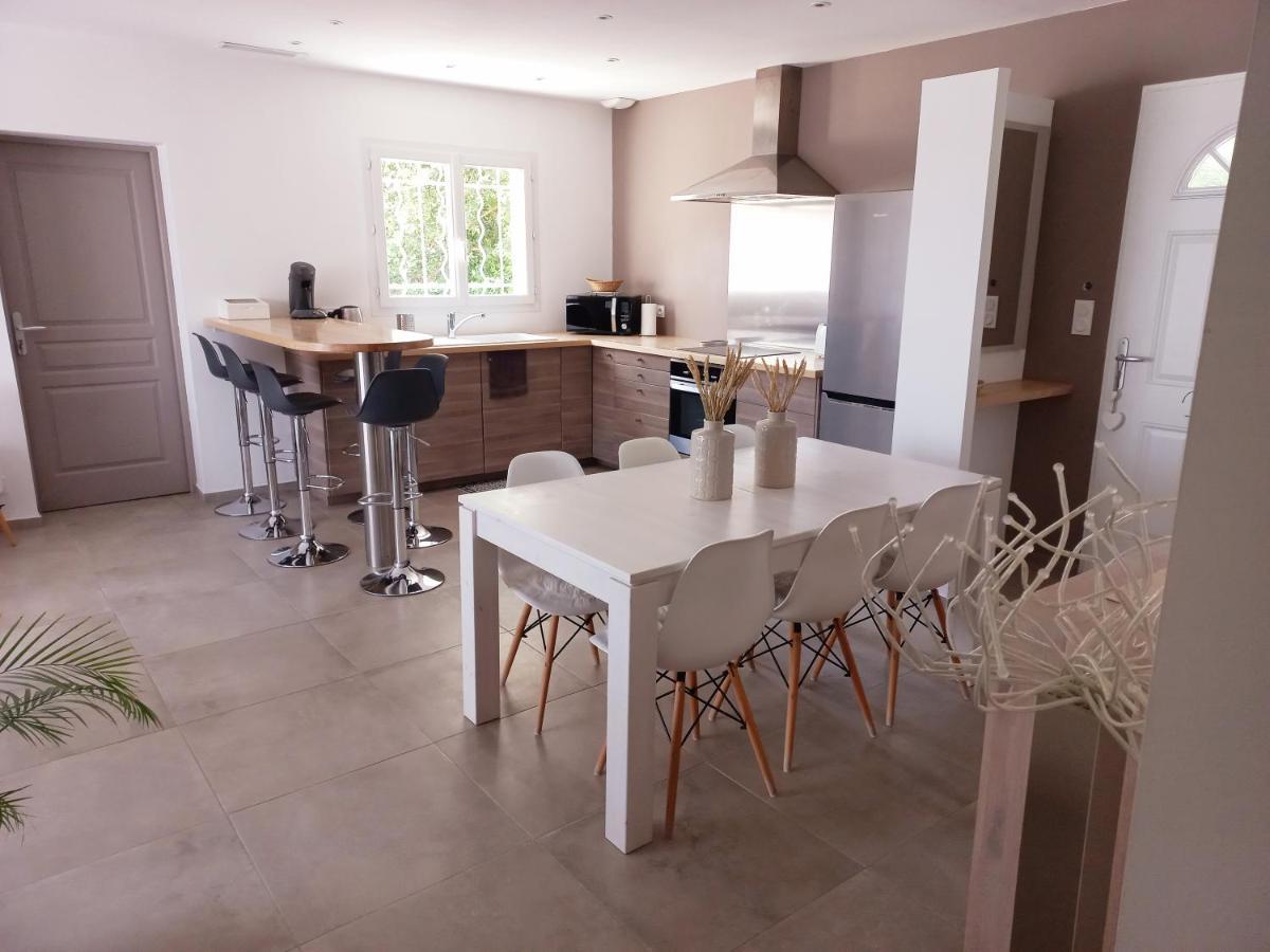 Charmante villa dans un village paisible aux portes d'Uzès et des Cévennes Saint-Hippolyte-de-Caton Esterno foto
